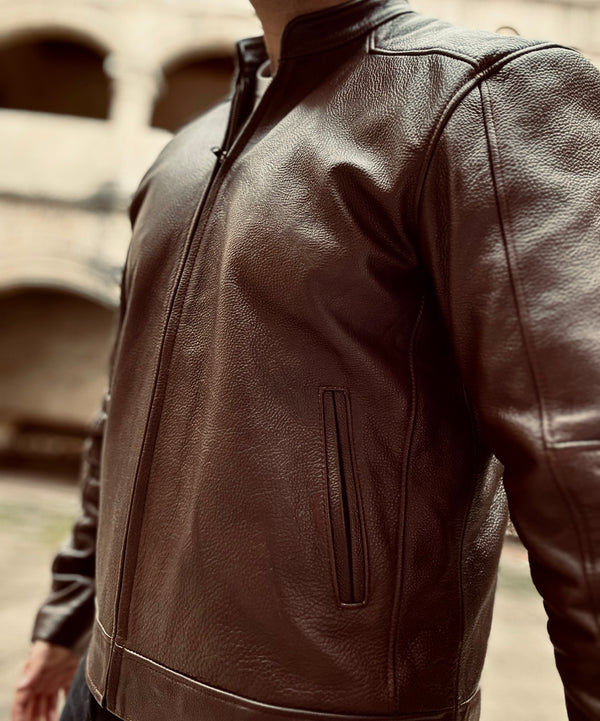 Sierra premium sheepskin leather jacket, meticulously handcrafted by Mexican artisans in León, Guanajuato, inspired by the rugged Sierra de Lobos. This jacket combines high-quality craftsmanship with the raw, natural beauty of Mexican design, offering timeless durability and elegance.